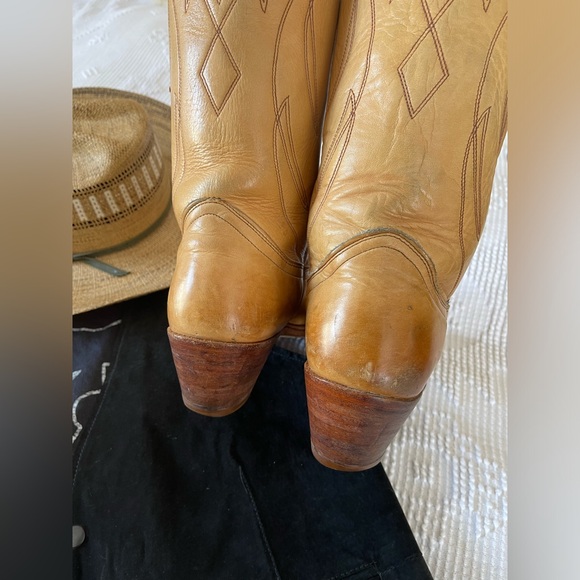 FRYE | Banana Stitched Boots - Picture 5 of 9